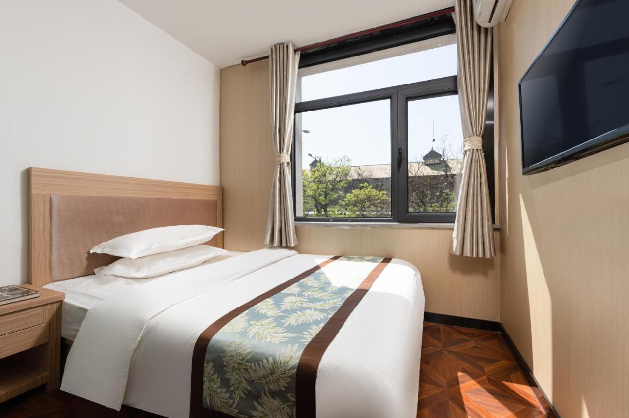 East Sacred Hotel ᴸᴱo---Foreign Accept---Tourism Service English-Speaking 丨 Near Tiananmen Forbidden City丨very Close To Metro Zhangzizhong And Beixinqiao 丨european Foot Ball English丨free Advance Tickets And Laundry Drying Service Coffee Snacks Pekin Dış mekan fotoğraf