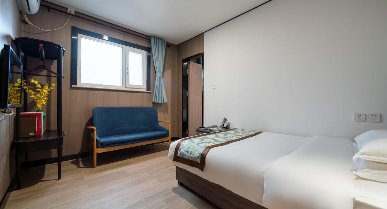 East Sacred Hotel ᴸᴱo---Foreign Accept---Tourism Service English-Speaking 丨 Near Tiananmen Forbidden City丨very Close To Metro Zhangzizhong And Beixinqiao 丨european Foot Ball English丨free Advance Tickets And Laundry Drying Service Coffee Snacks Pekin Dış mekan fotoğraf