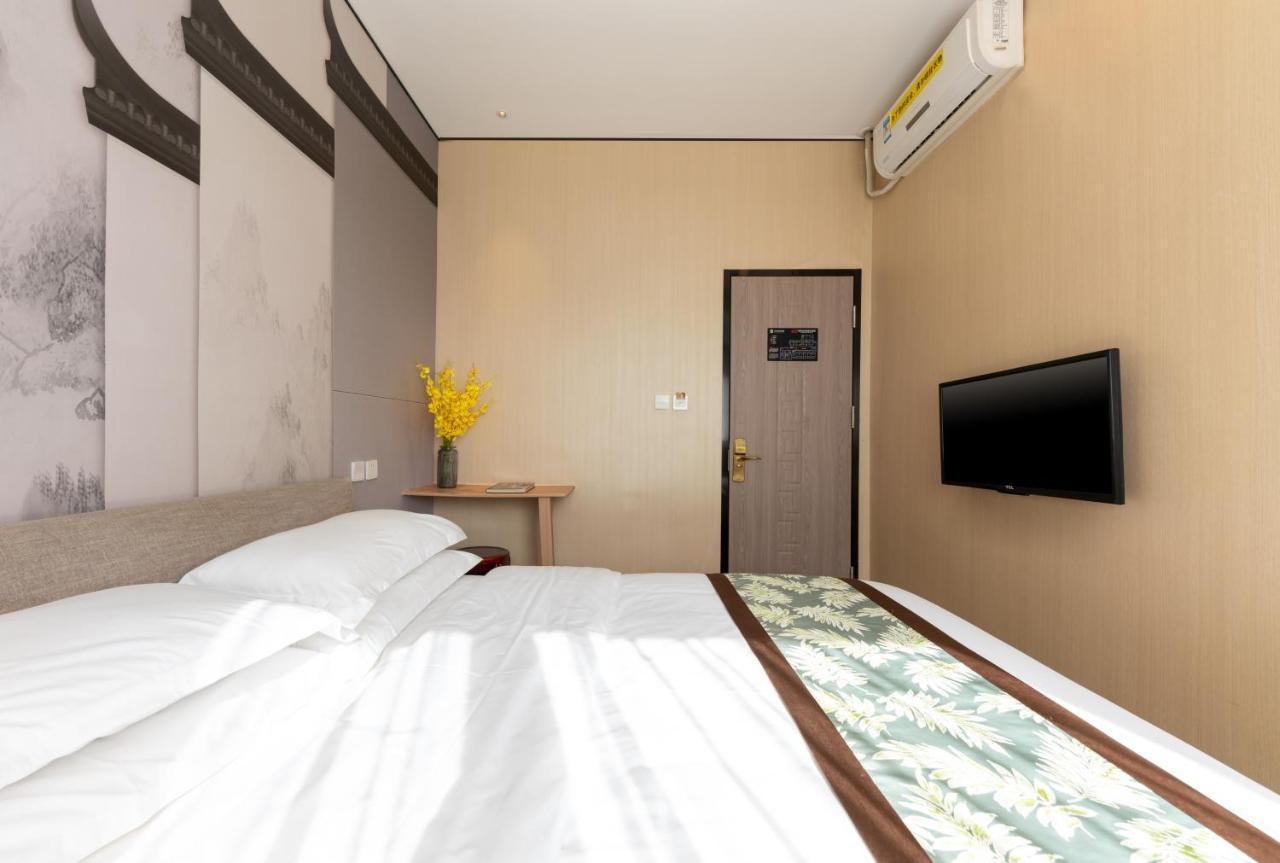 East Sacred Hotel ᴸᴱo---Foreign Accept---Tourism Service English-Speaking 丨 Near Tiananmen Forbidden City丨very Close To Metro Zhangzizhong And Beixinqiao 丨european Foot Ball English丨free Advance Tickets And Laundry Drying Service Coffee Snacks Pekin Dış mekan fotoğraf