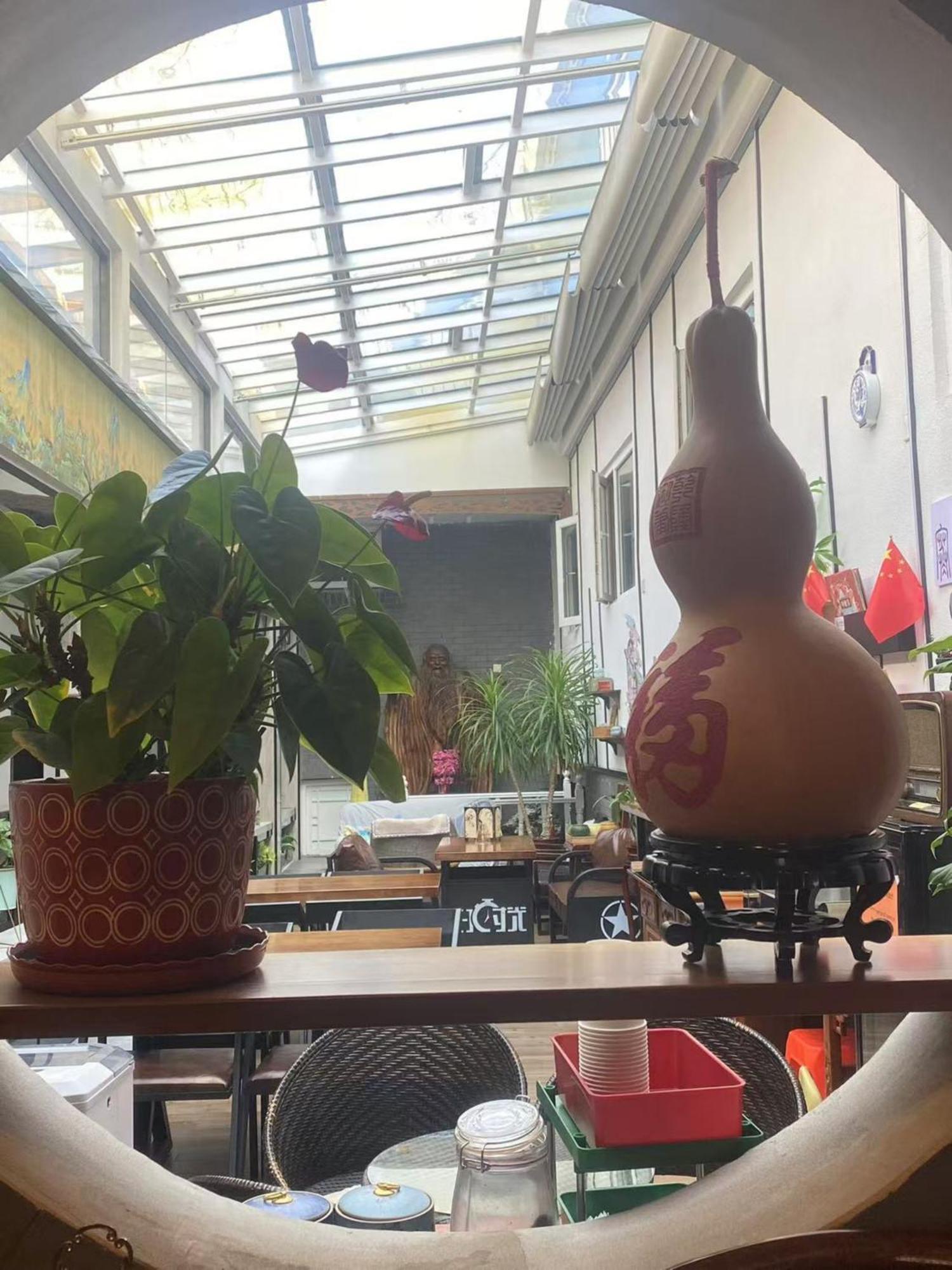 East Sacred Hotel ᴸᴱo---Foreign Accept---Tourism Service English-Speaking 丨 Near Tiananmen Forbidden City丨very Close To Metro Zhangzizhong And Beixinqiao 丨european Foot Ball English丨free Advance Tickets And Laundry Drying Service Coffee Snacks Pekin Dış mekan fotoğraf